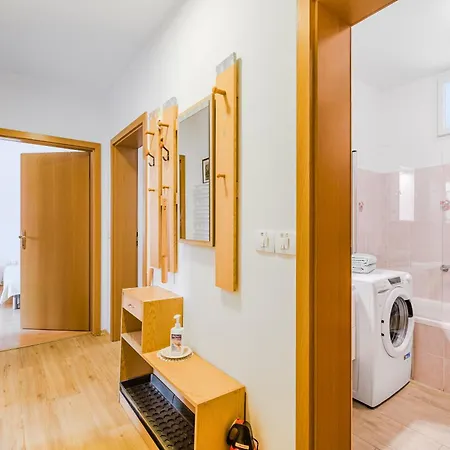 Apartma Mama *