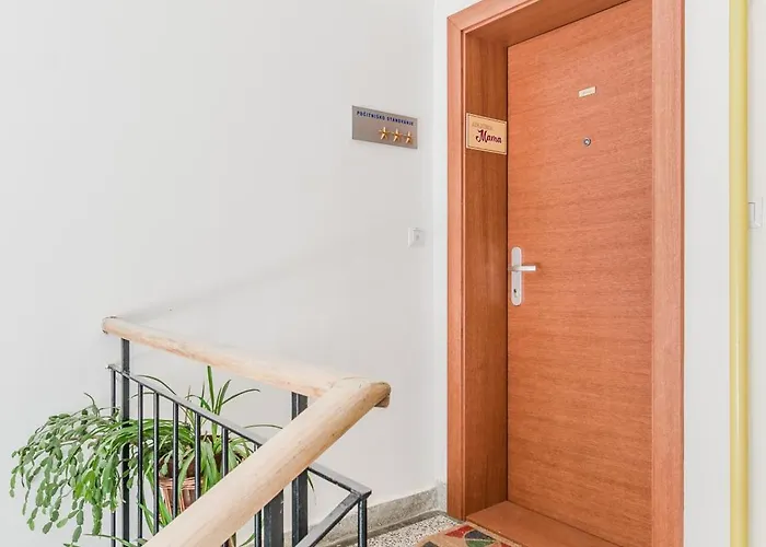 Apartma Mama דירה *