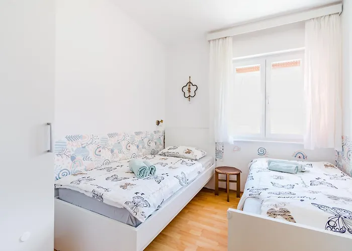 Apartma Mama בובק