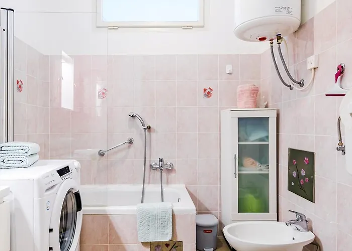 Apartma Mama דירה *